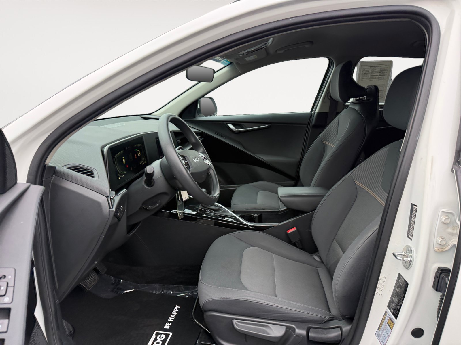 Used 2024 Kia Niro LX FWD image 10