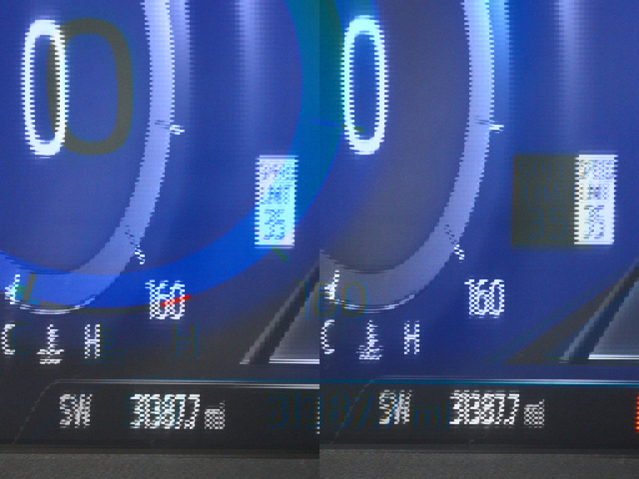 Used 2020 Ford Explorer Platinum w/ Premium Technology Package image 4