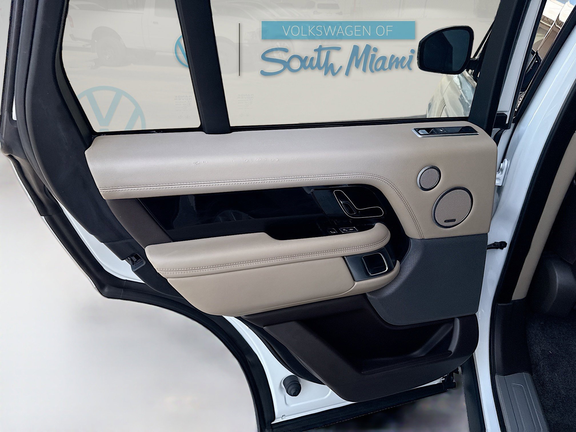 Used 2019 Land Rover Range Rover Velar R-Dynamic SE image 26