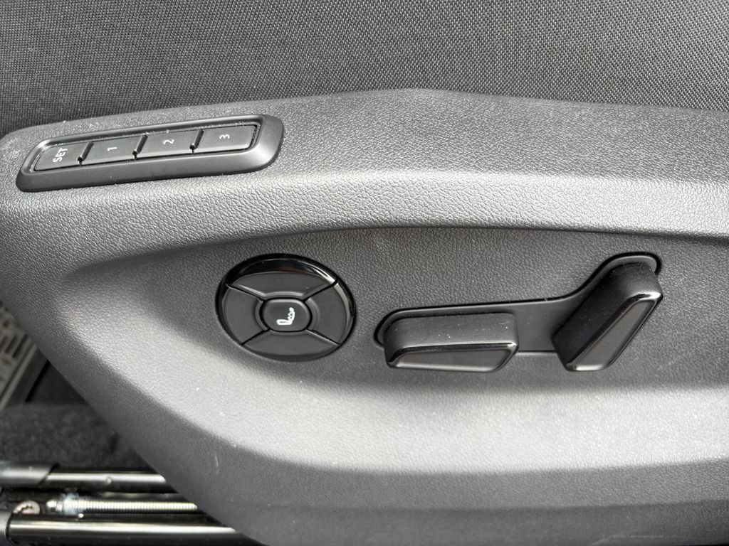 Certified 2025 Volkswagen Tiguan SEL R-Line AWD/4WD image 26