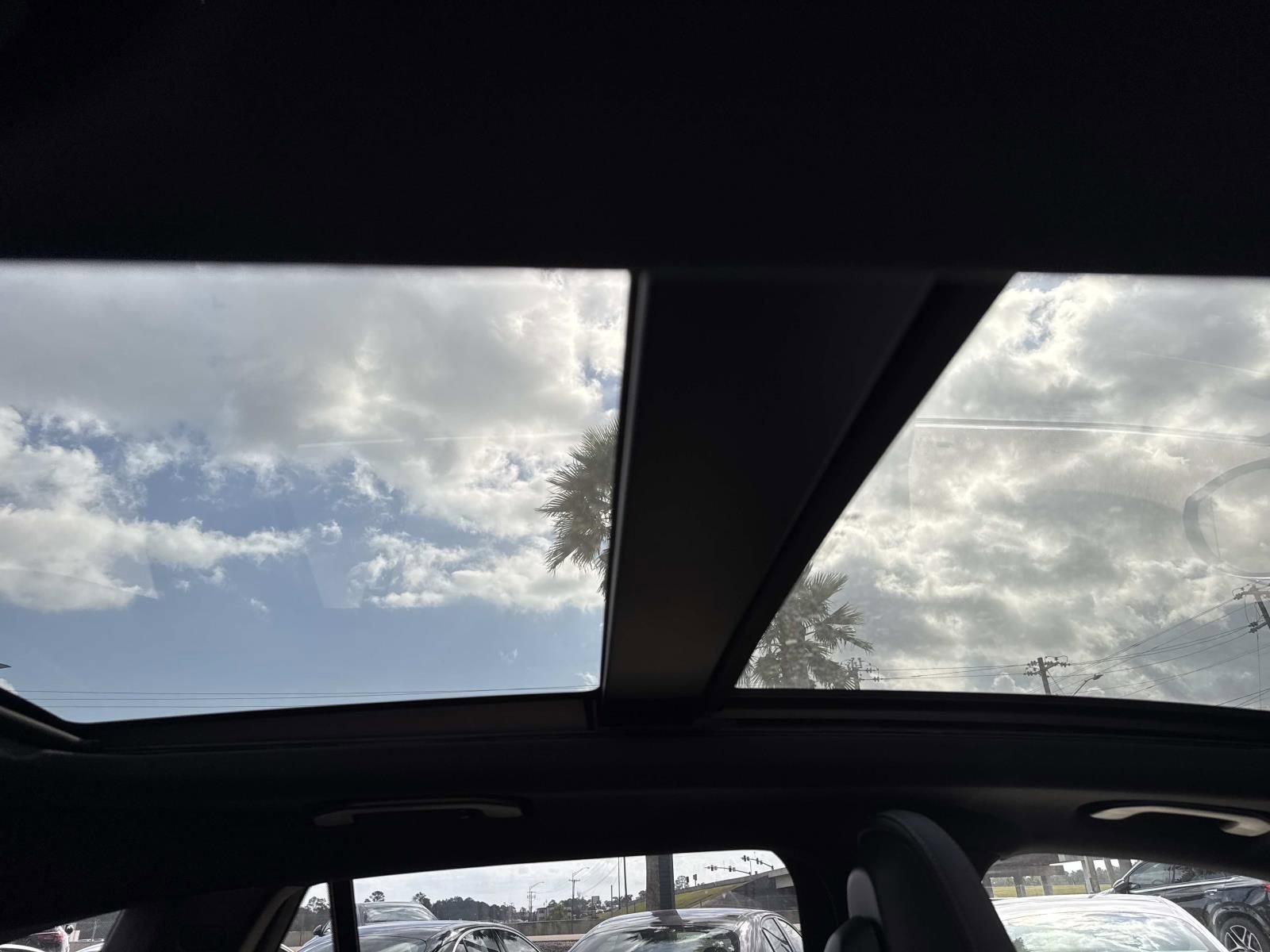 Used 2025 Mercedes-Benz GLC 300 image 10