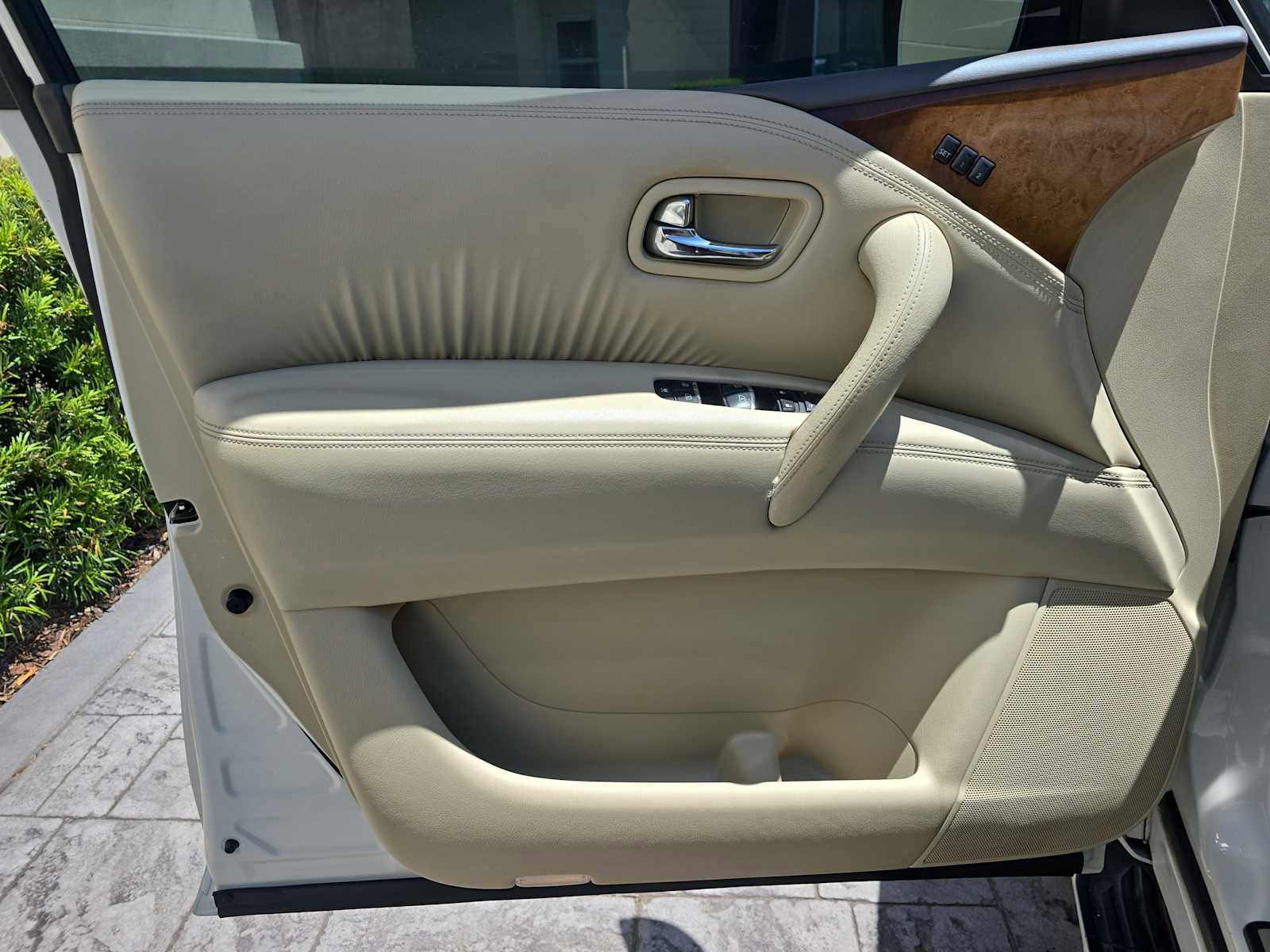 Used 2013 INFINITI QX56 4WD w/ Theater Pkg image 14