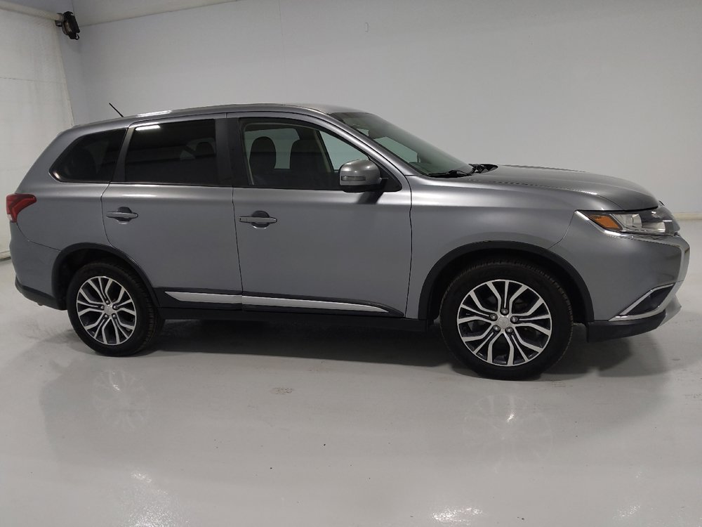 Used 2016 Mitsubishi Outlander SE image 11