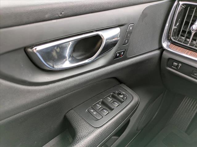 Used 2020 Volvo V60 T5 Cross Country w/ Protection Package Premier image 15