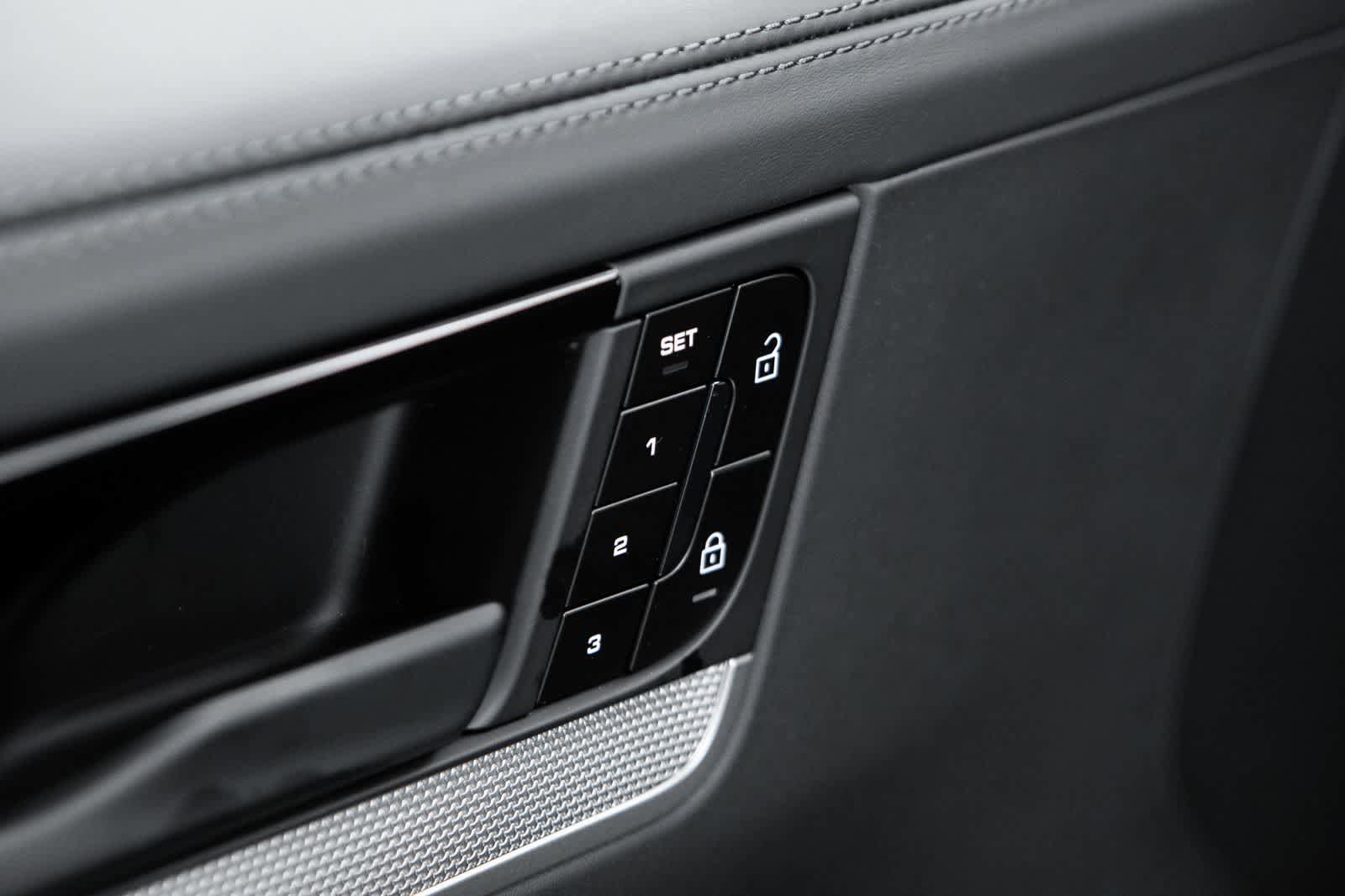 Certified 2025 Porsche Cayenne S AWD/4WD image 25