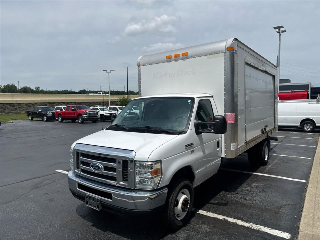 Used 2016 Ford E-450 and Econoline 450 Super Duty w/ Exterior Upgrade Package RWD image 5