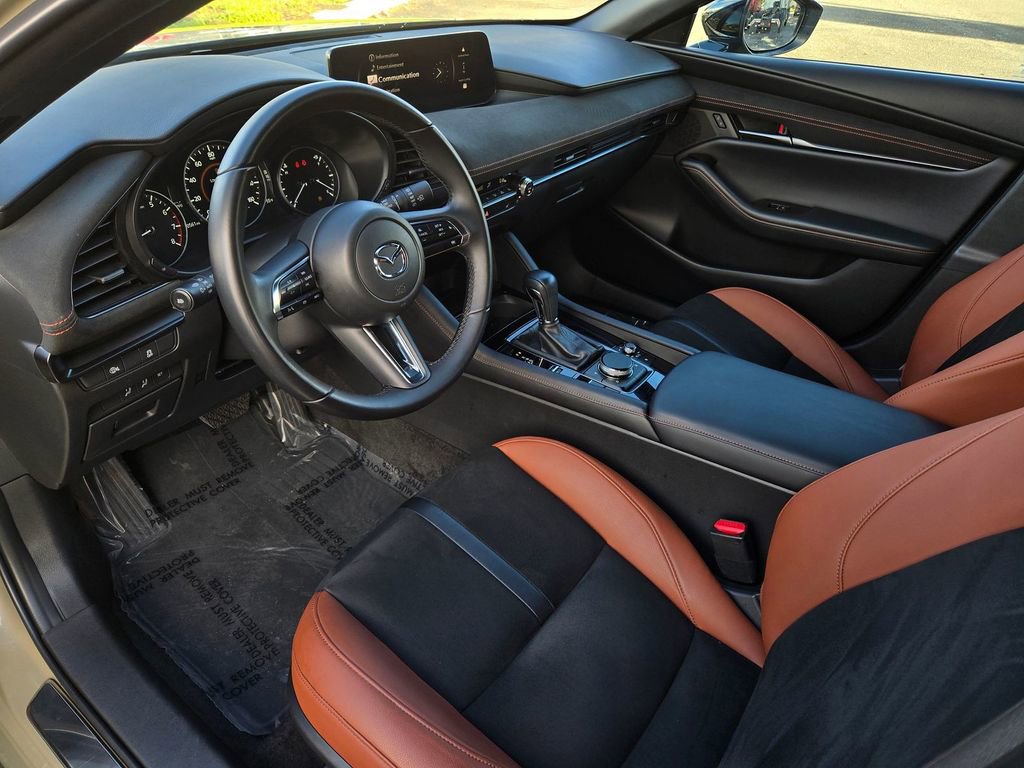 Certified 2025 MAZDA MAZDA3 Carbon w/ Appearance Package image 9