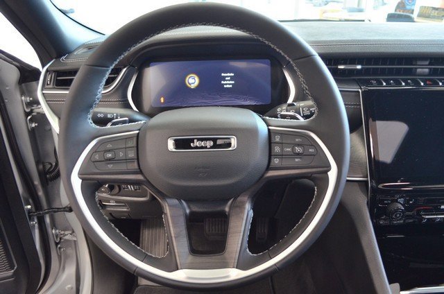 New 2025 Jeep Grand Cherokee Limited w/ Black Appearance Package image 16