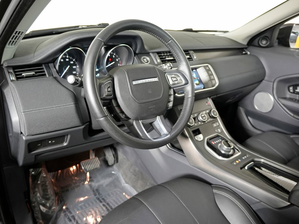 Used 2019 Land Rover Range Rover Evoque image 4