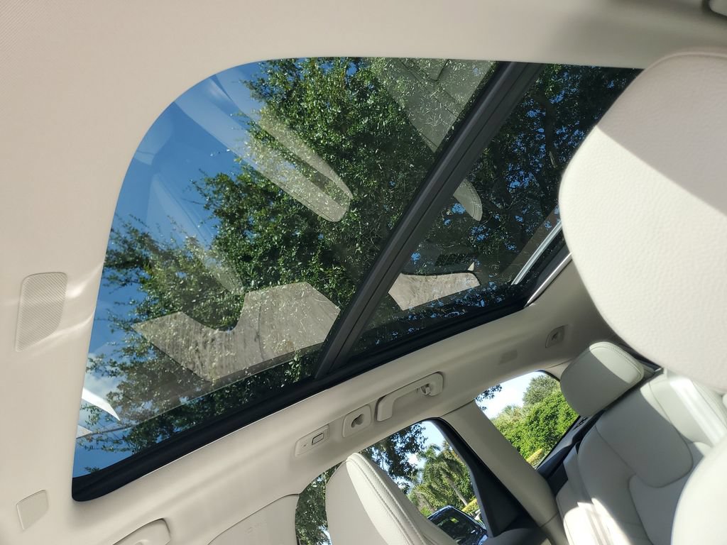 Certified 2024 Volvo XC60 T8 Plus w/ Protection Package Premier AWD/4WD image 20
