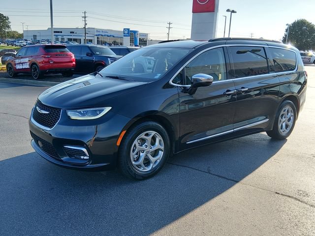 Used 2023 Chrysler Pacifica Limited FWD image 7