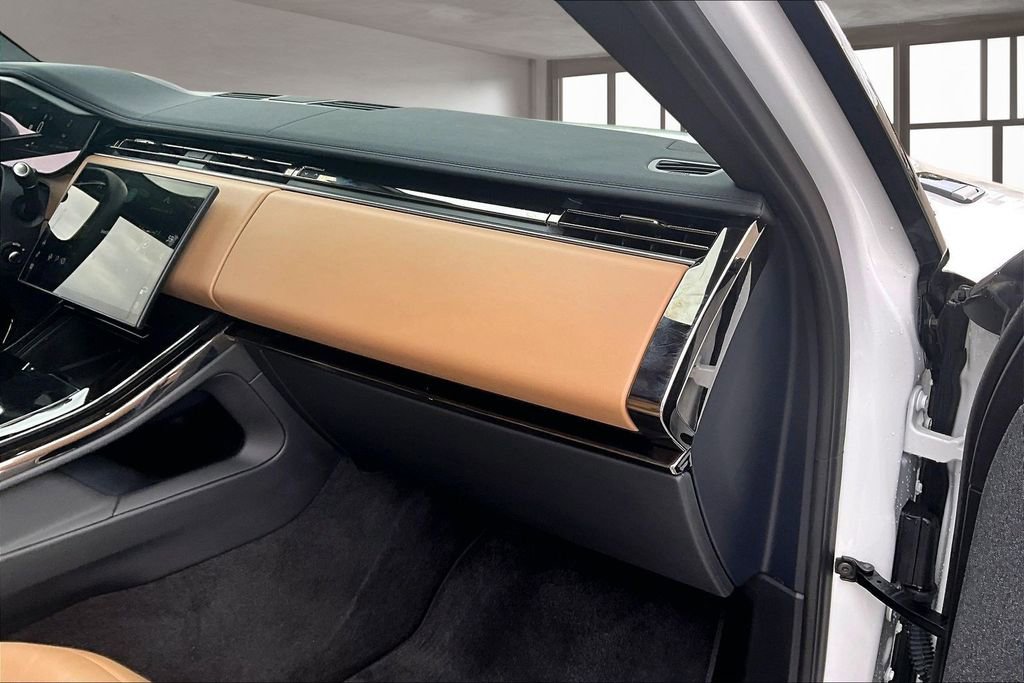 Used 2024 Land Rover Range Rover Sport SE image 16