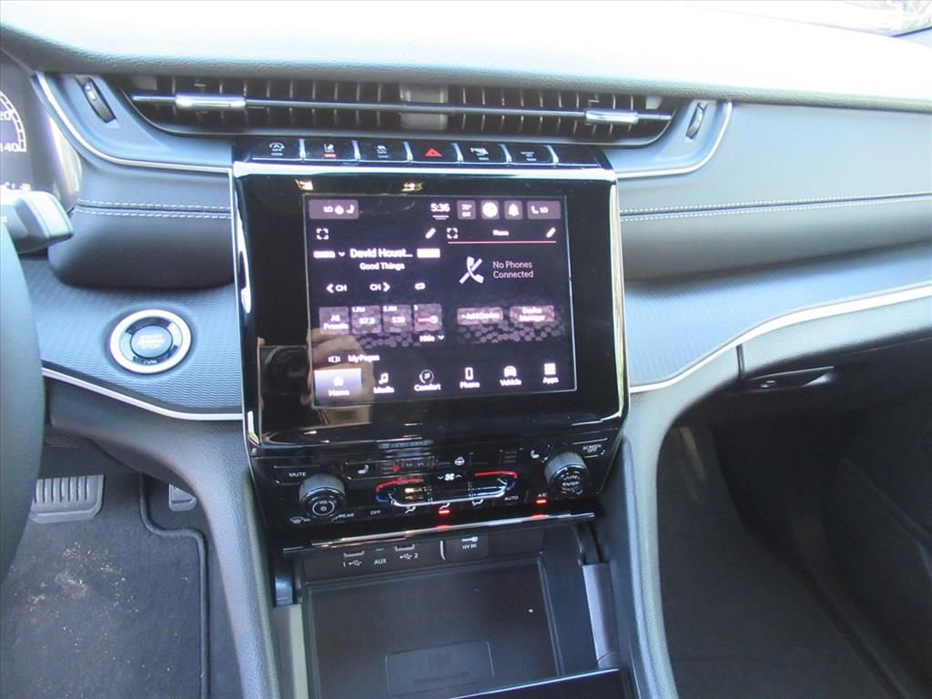 Used 2025 Jeep Grand Cherokee L Laredo w/ Luxury Tech Group I image 27