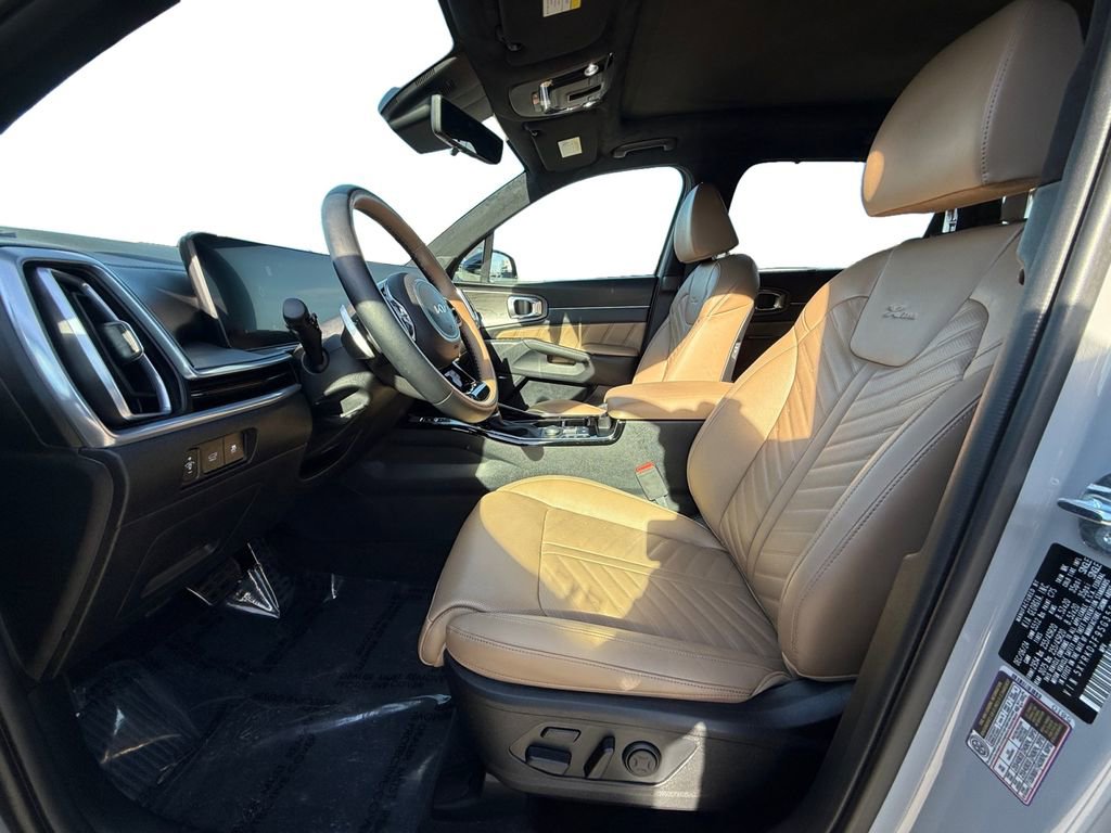 Certified 2025 Kia Sorento SX Prestige w/ Olive Brown Leather Package image 9