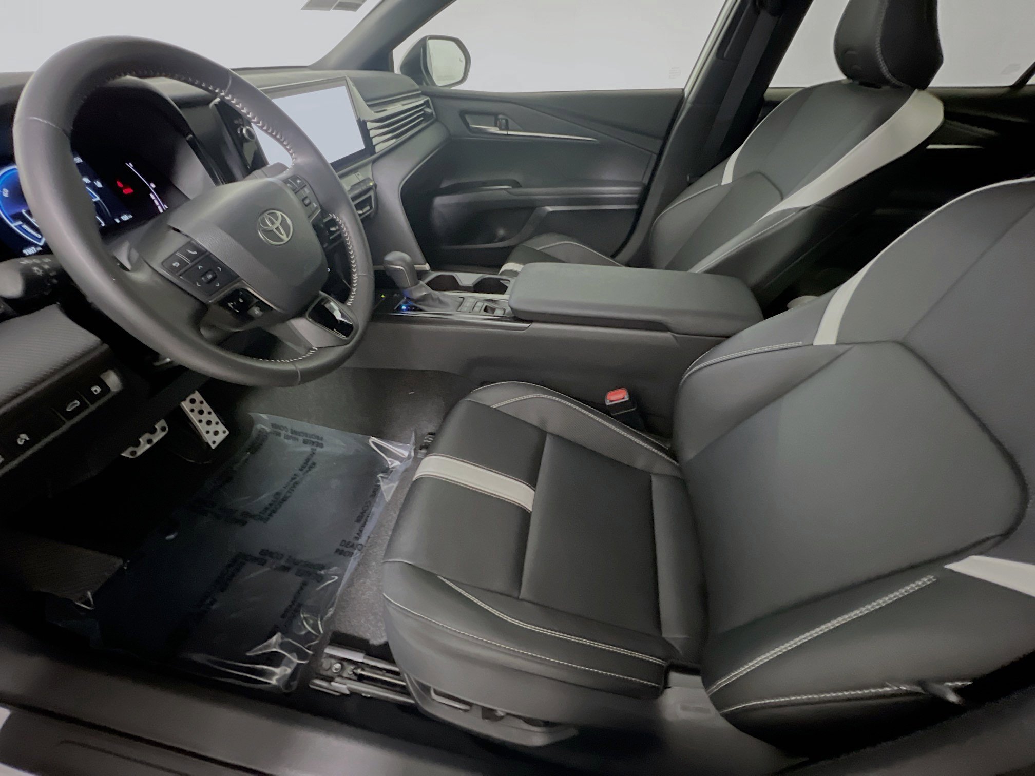 Used 2026 Toyota Camry SE w/ Multimedia Upgrade Package FWD image 15