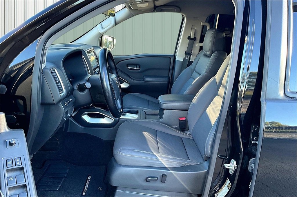 Used 2022 Nissan Frontier SV image 15