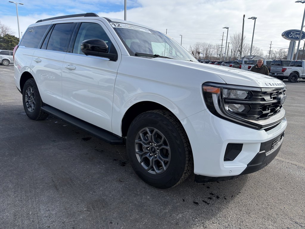 Used 2025 Ford Expedition Active AWD/4WD image 4