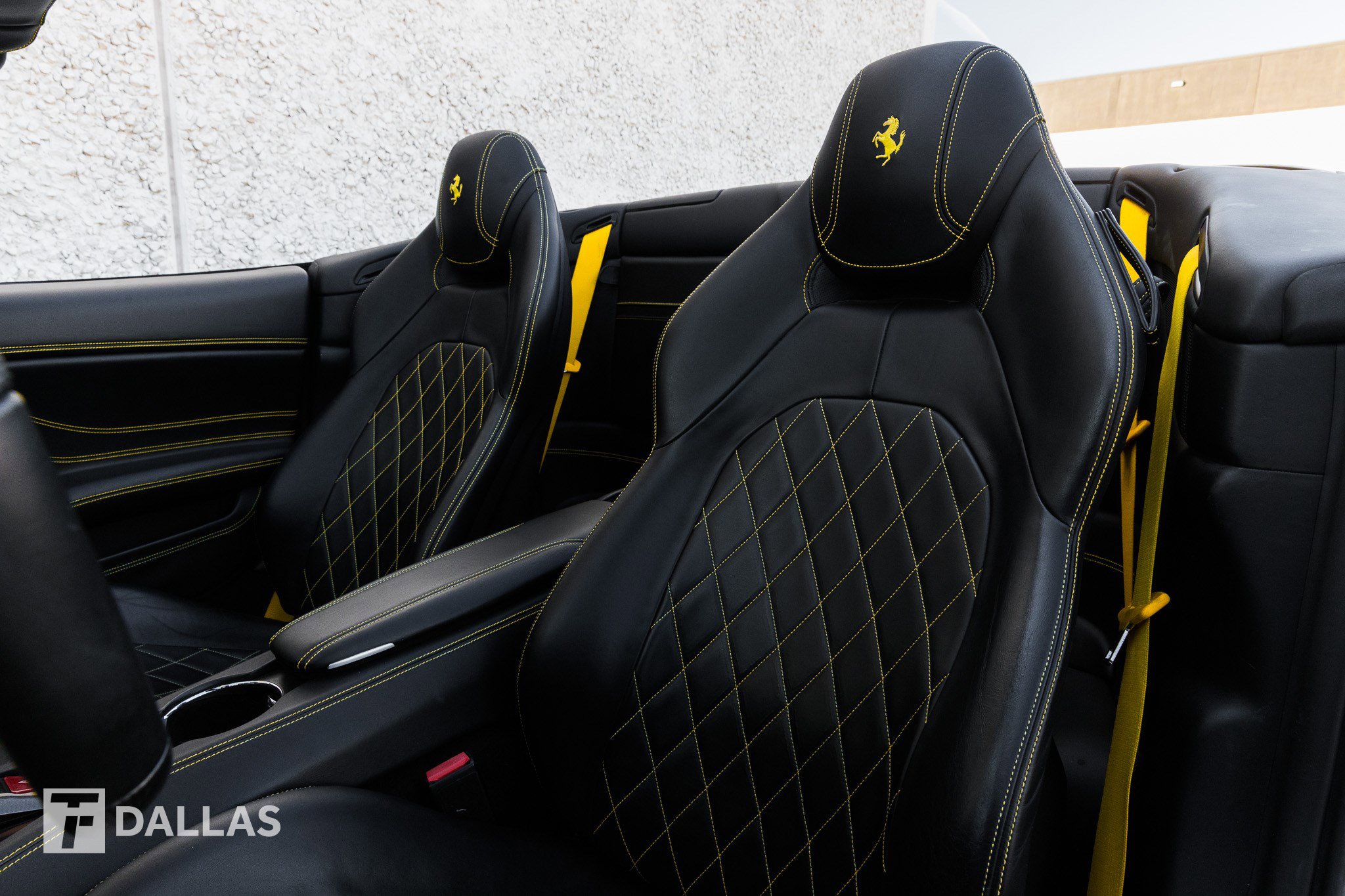 Used 2015 Ferrari California T image 22