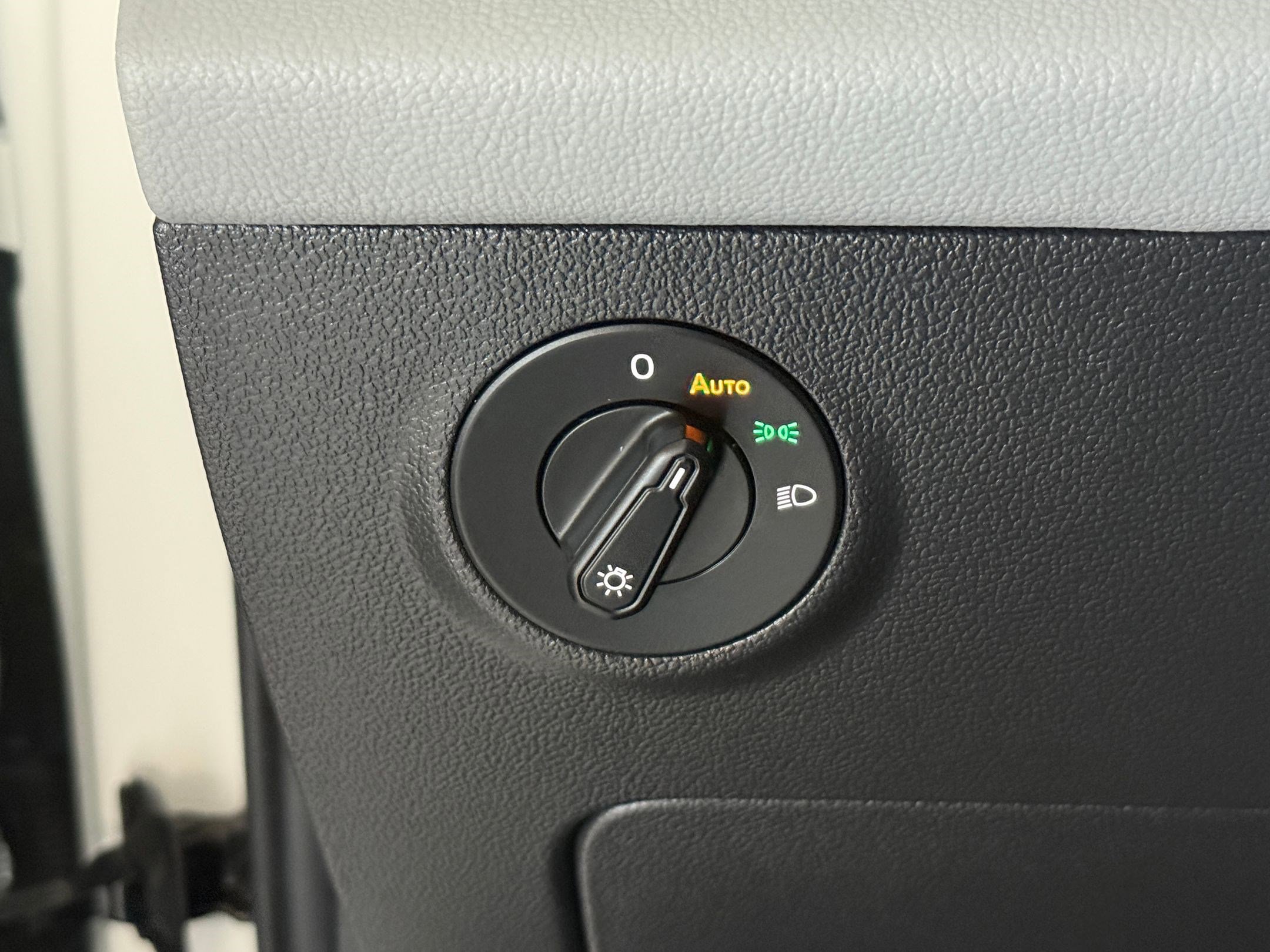 Certified 2023 Volkswagen Taos SE image 17