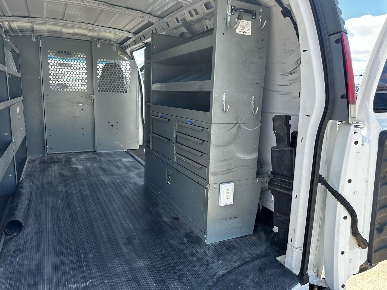 Used 2001 Chevrolet Express 1500 RWD image 27
