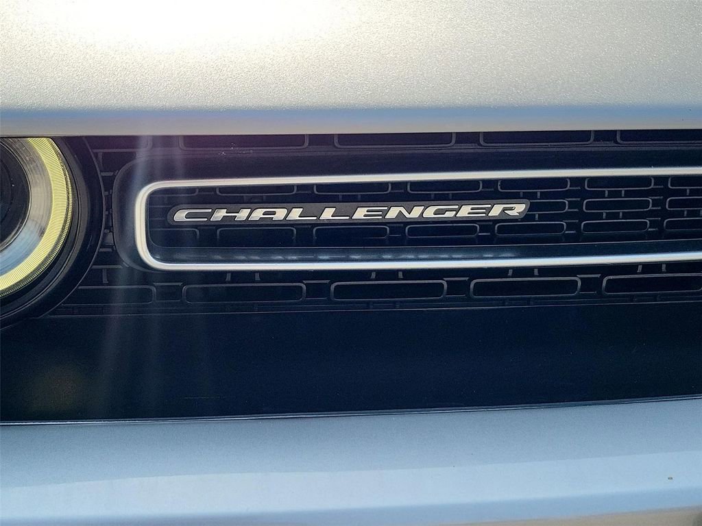 Used 2016 Dodge Challenger R/T RWD image 21