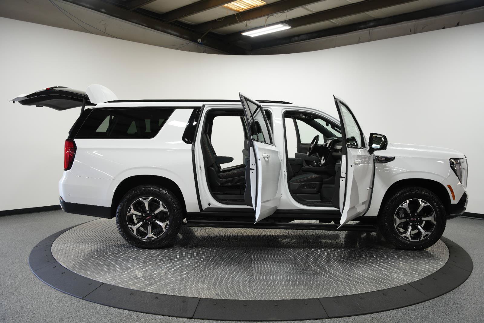 New 2026 GMC Yukon XL AT4 w/ AT4 Premium Plus Package AWD/4WD image 13