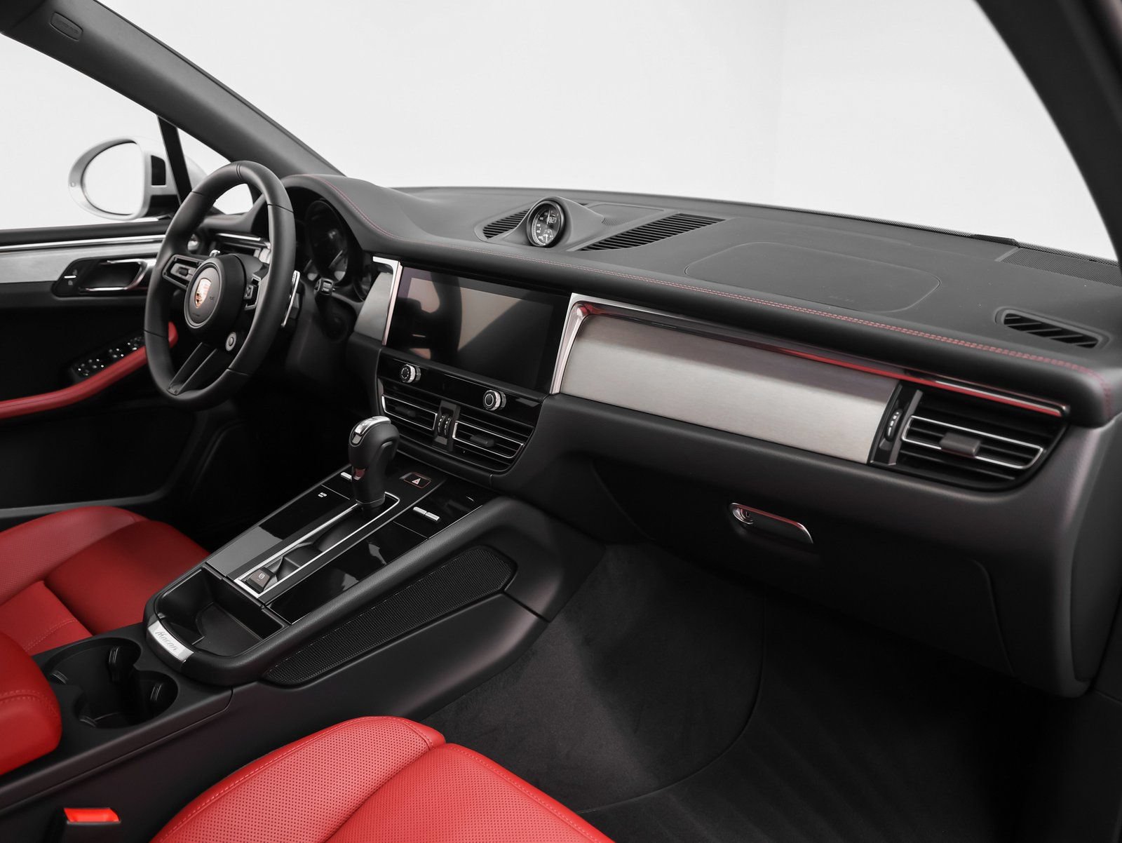 Certified 2026 Porsche Macan Turbo AWD/4WD image 25
