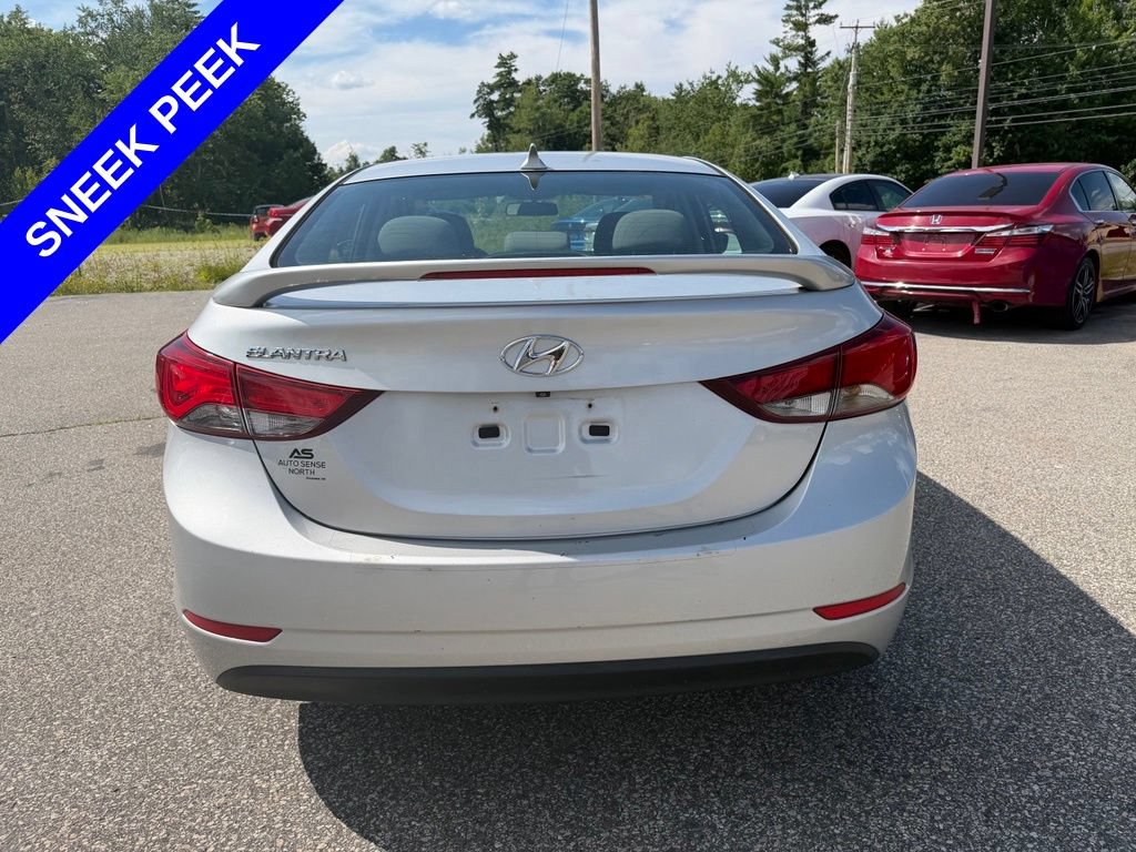 Used 2015 Hyundai Elantra SE w/ Option Group 02 FWD image 4
