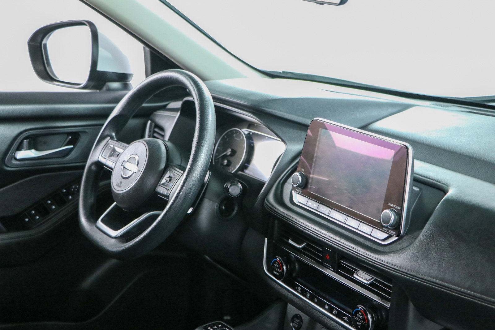 Used 2024 Nissan Rogue SV FWD image 25
