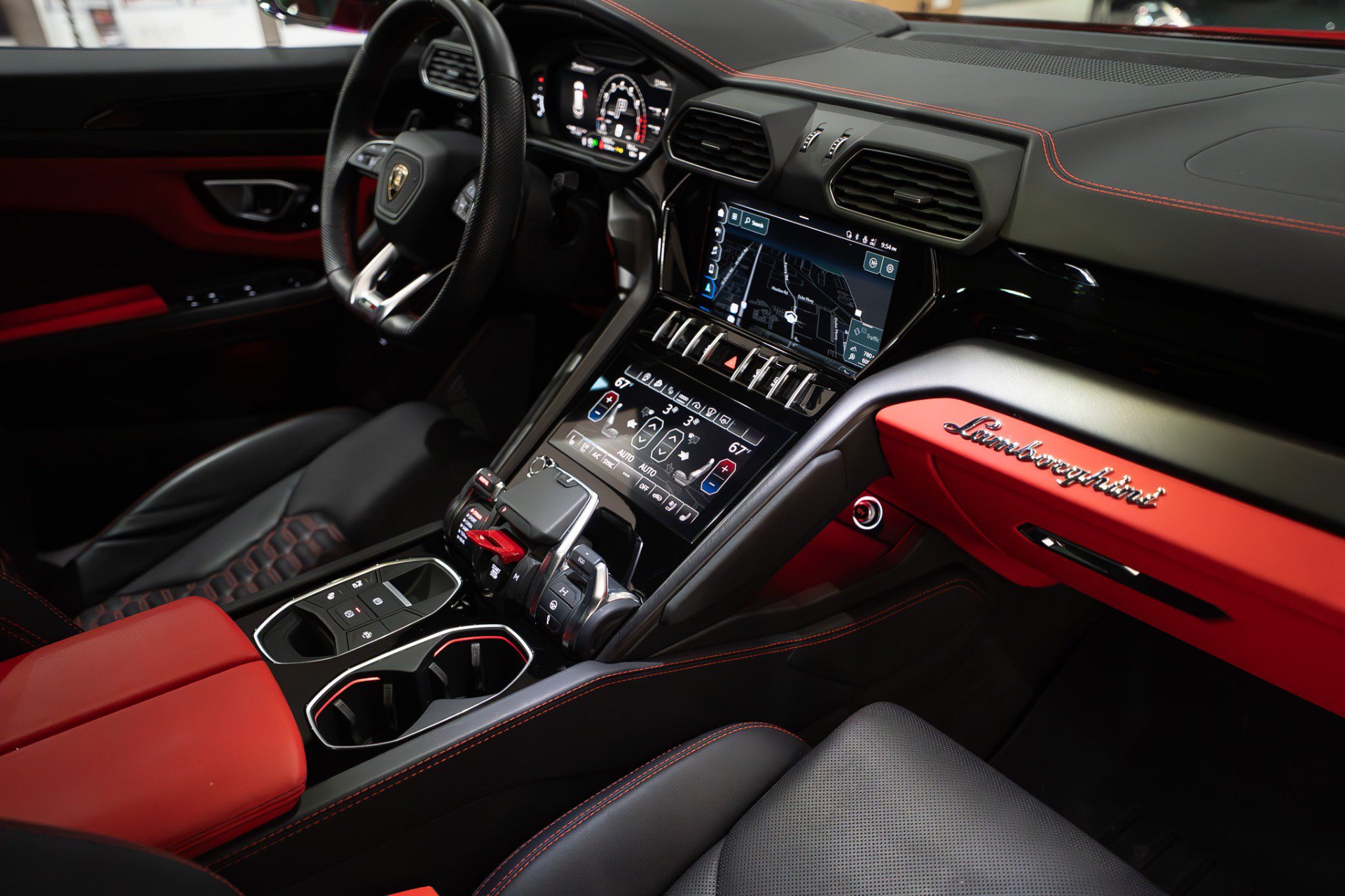 Used 2022 Lamborghini Urus AWD/4WD image 32