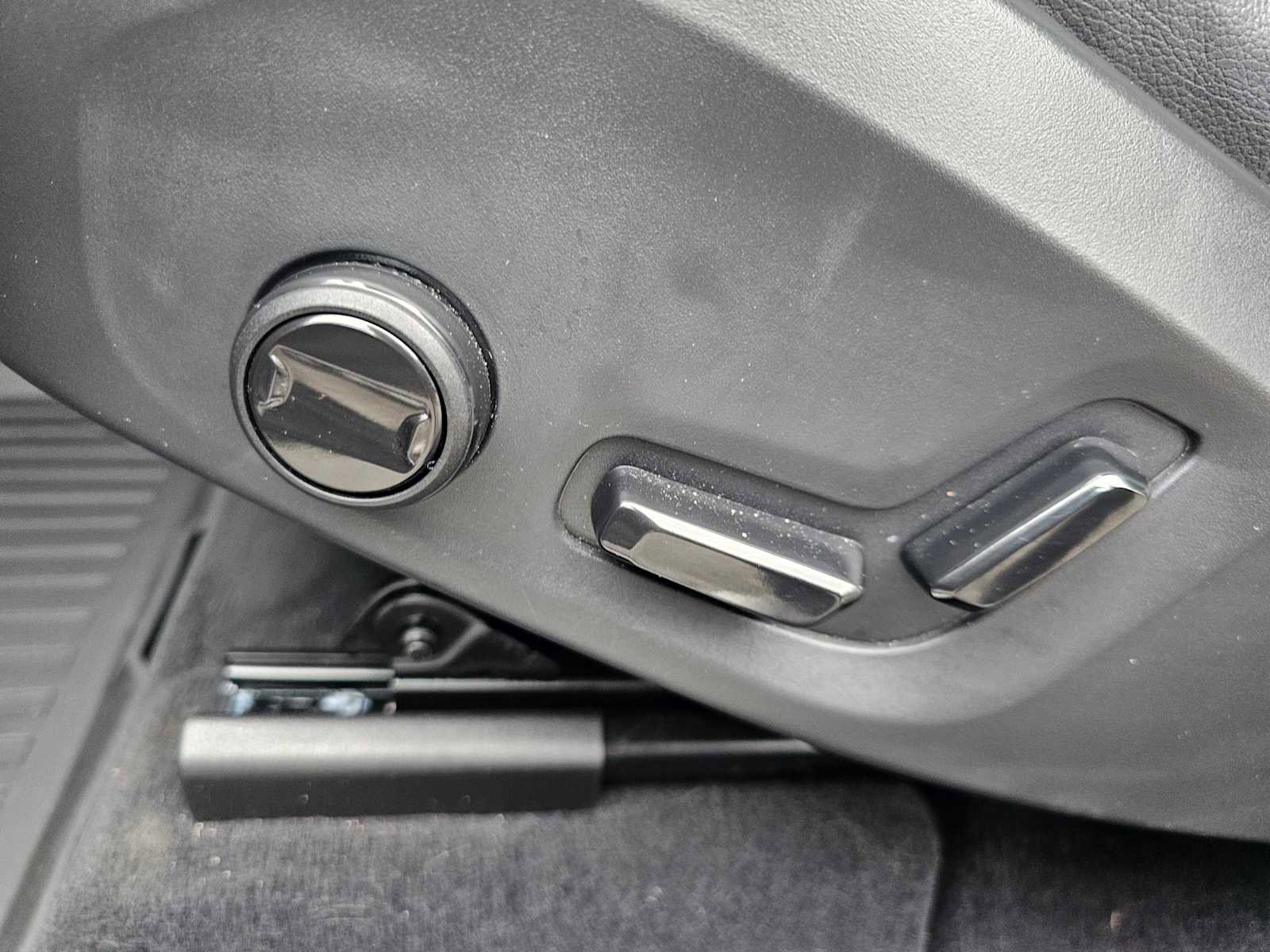 Certified 2025 Volvo XC60 B5 Core w/ Protection Package Premier image 27