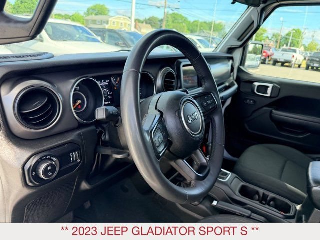 Certified 2023 Jeep Gladiator Sport AWD/4WD image 13