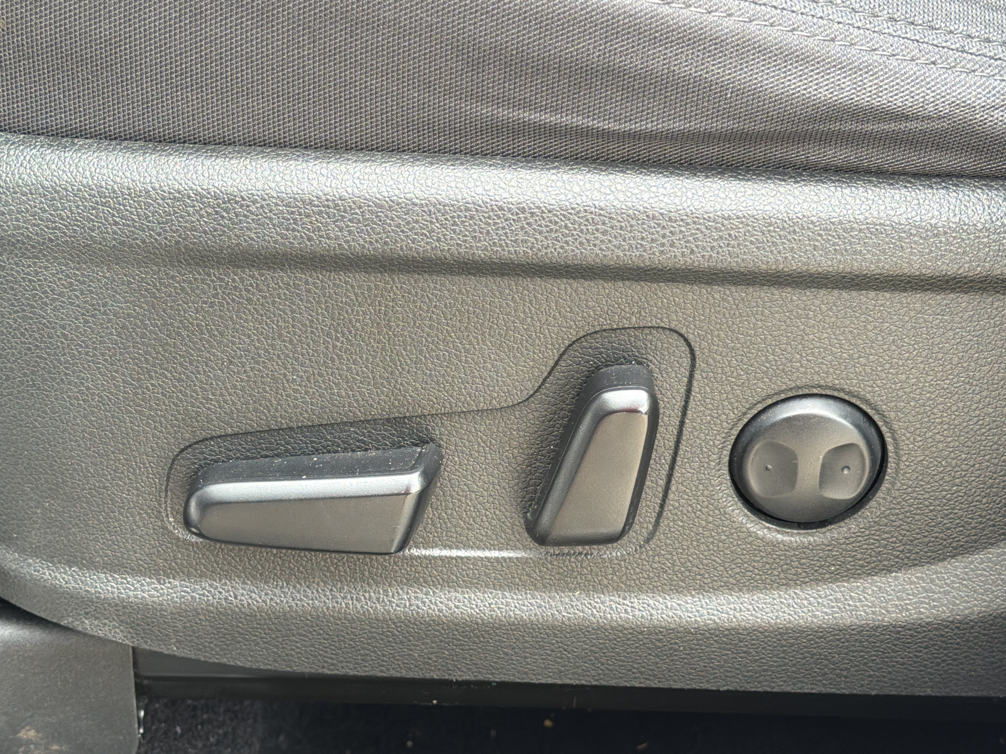 Used 2023 Hyundai Santa Fe SEL FWD image 16