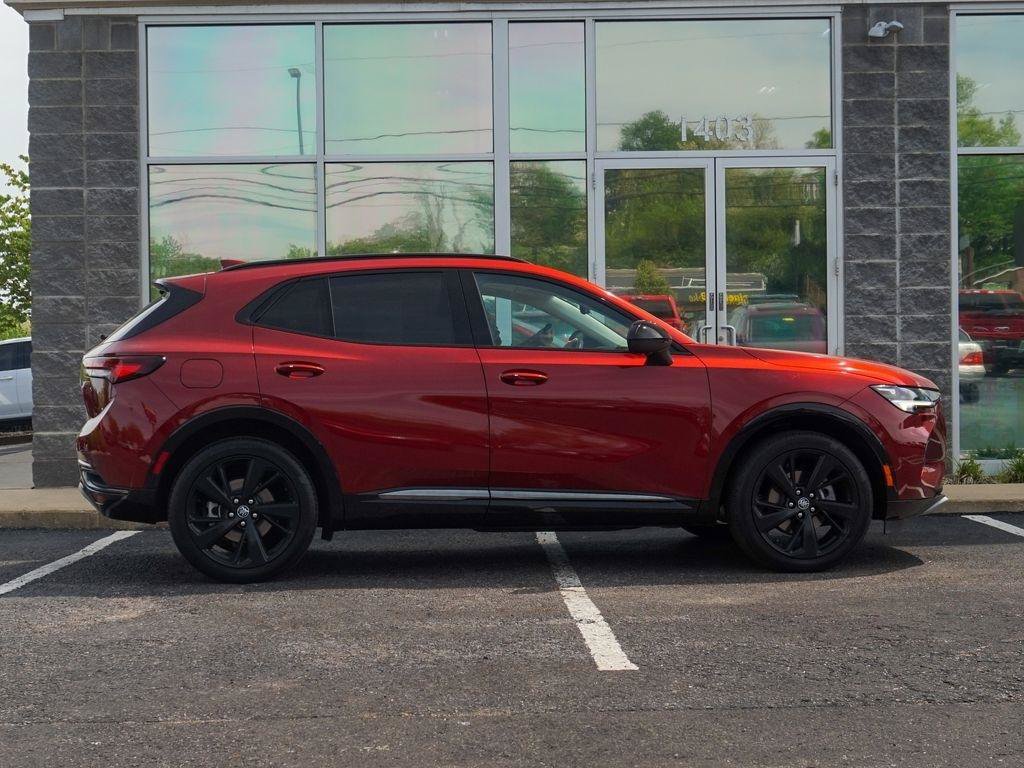 Used 2022 Buick Envision Essence w/ Technology Package II FWD image 2