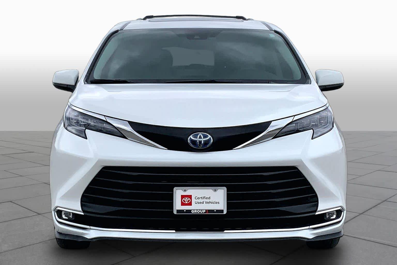 Certified 2024 Toyota Sienna XLE FWD image 4