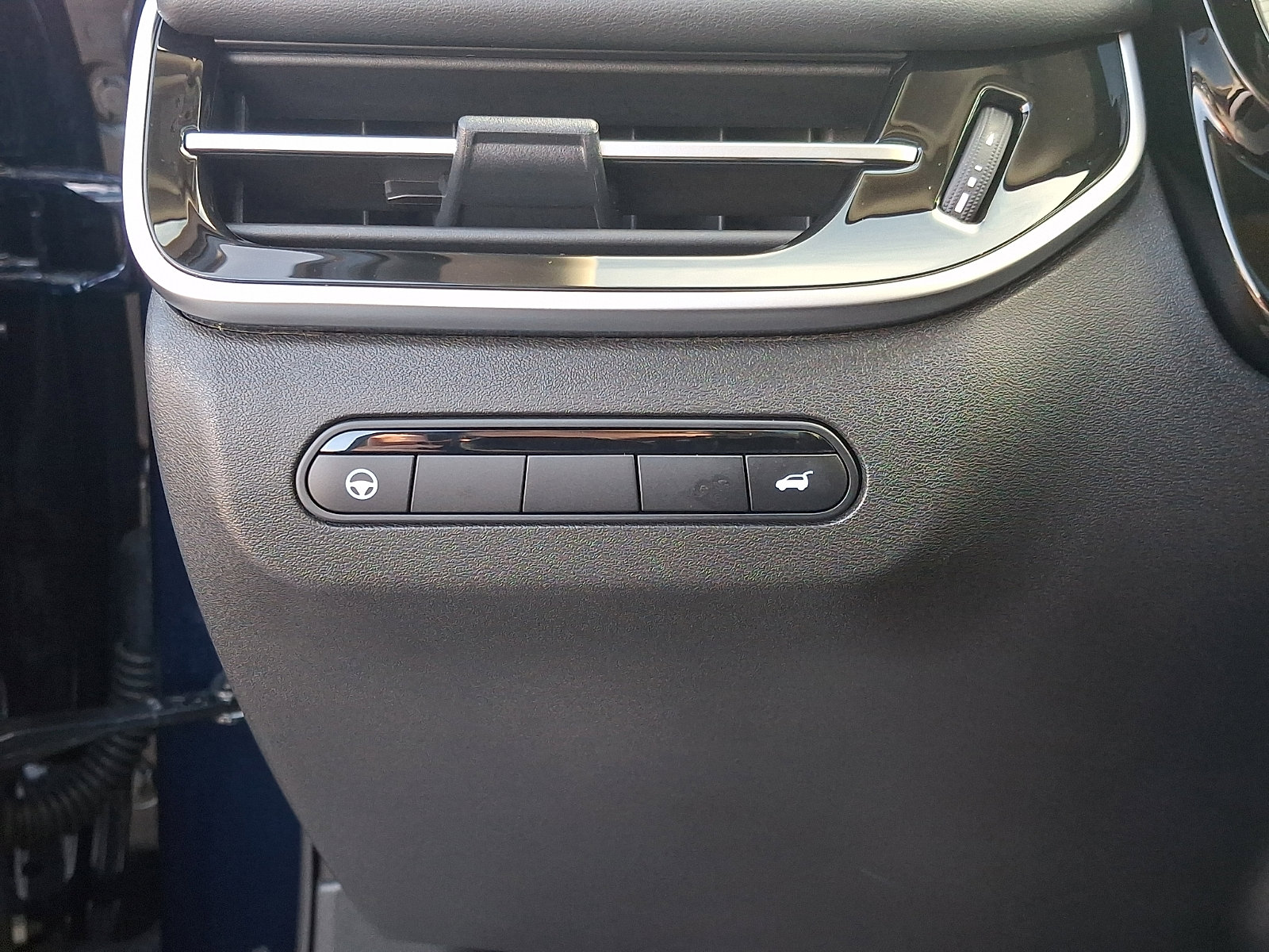 Certified 2025 INFINITI QX60 Luxe image 25