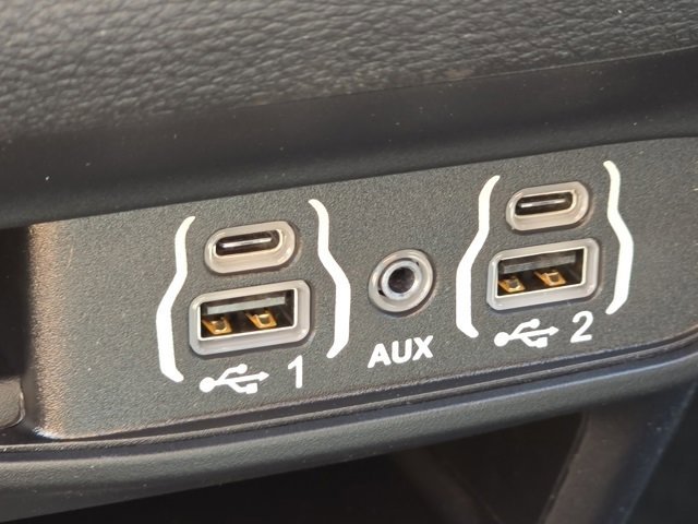 New 2025 Chrysler Pacifica Select w/ Fav Edition Package image 11