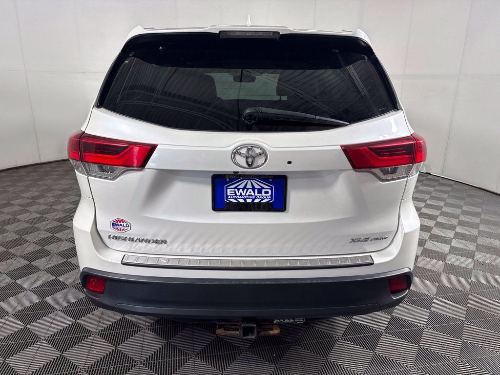 Used 2017 Toyota Highlander XLE AWD/4WD image 9