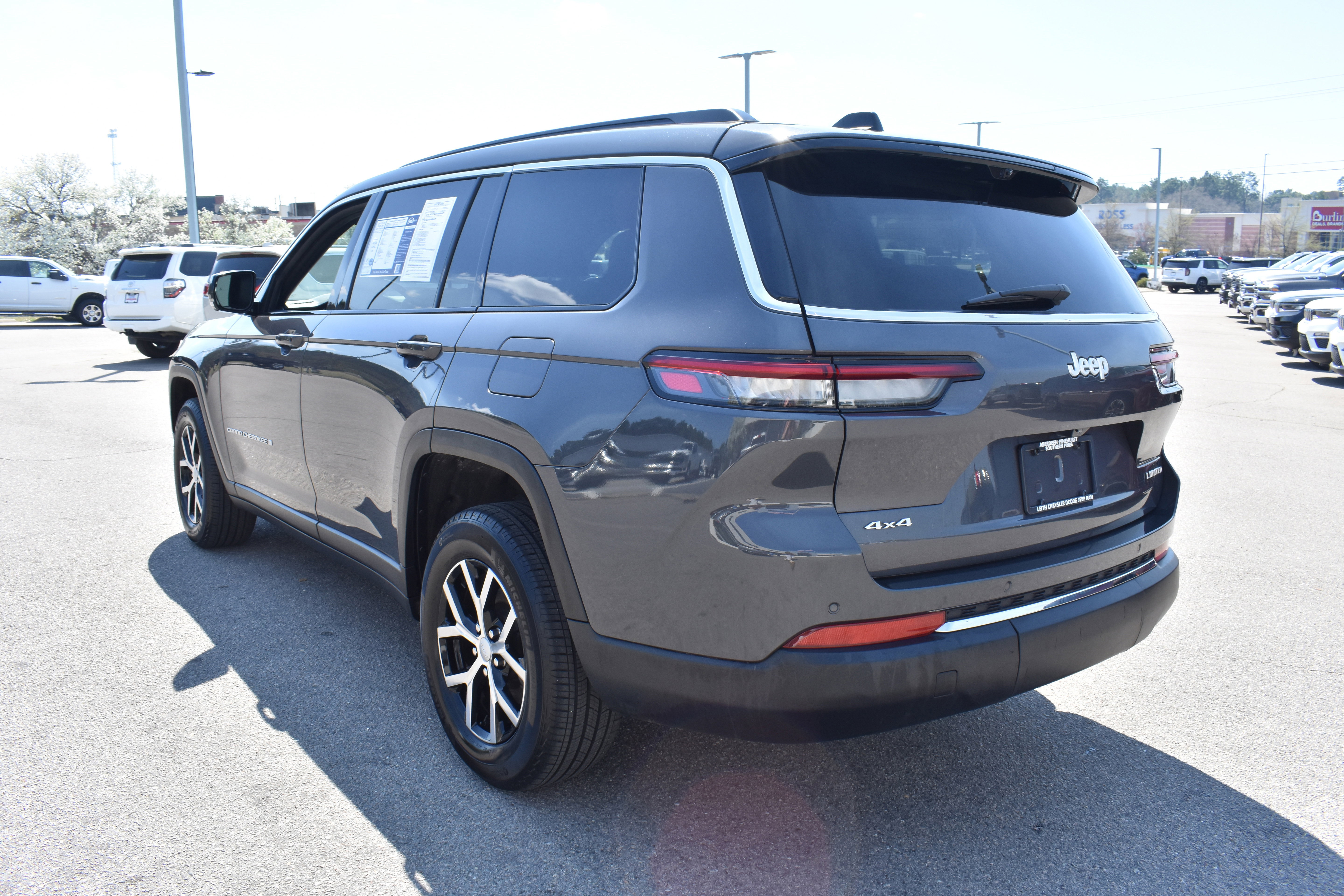 Used 2024 Jeep Grand Cherokee L Limited w/ Luxury Tech Group II image 7