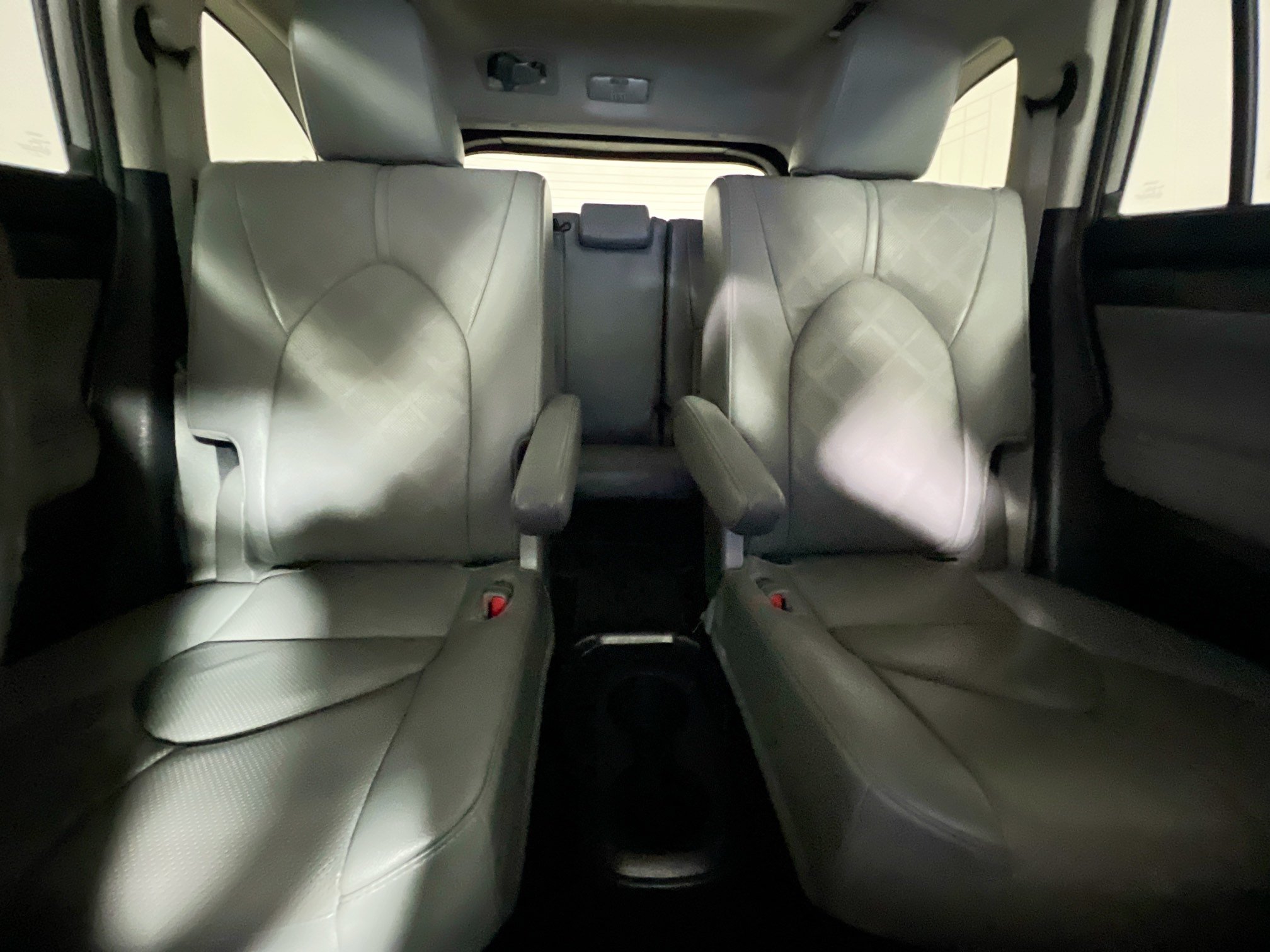 Used 2025 Toyota Highlander Platinum AWD/4WD image 32