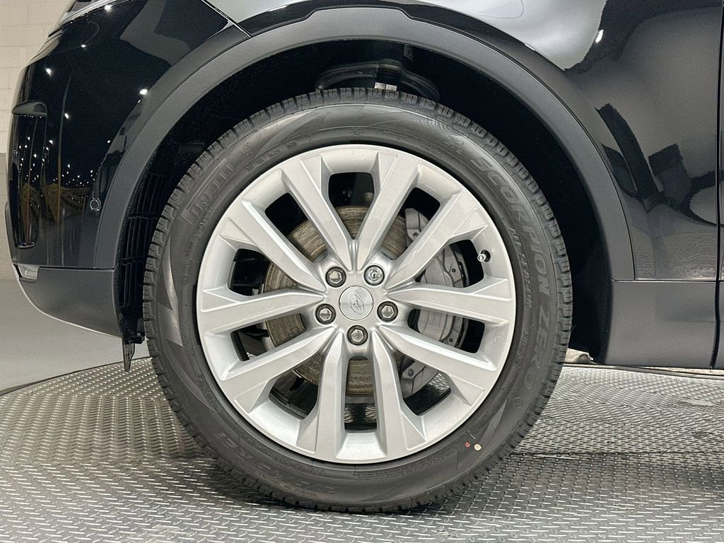 New 2026 Land Rover Discovery S AWD/4WD image 13