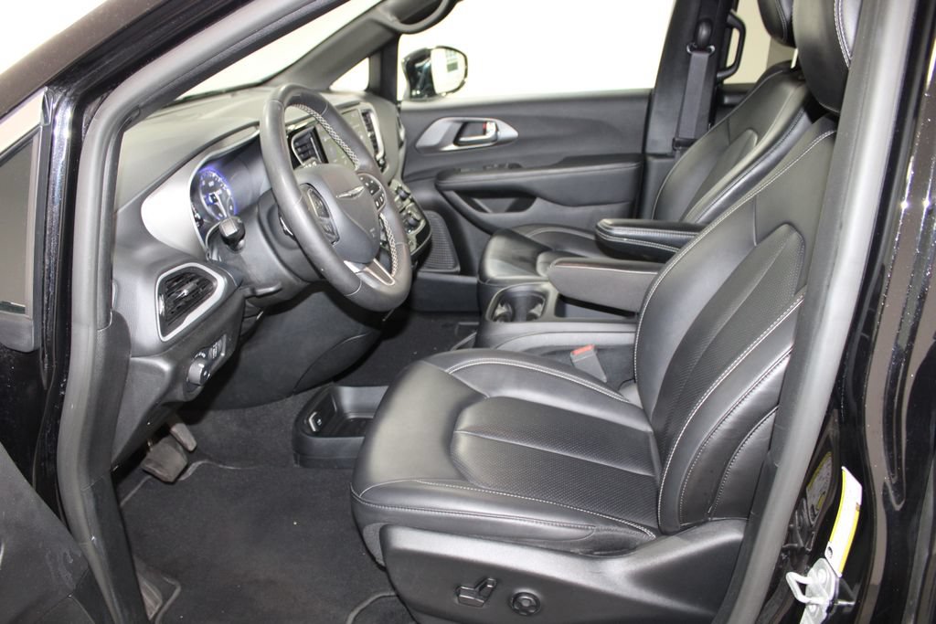 Used 2025 Chrysler Pacifica Select FWD image 21