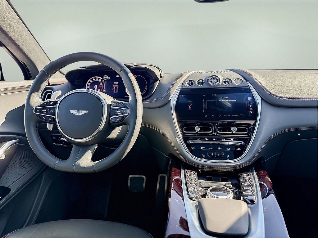 Used 2024 Aston Martin DBX image 32