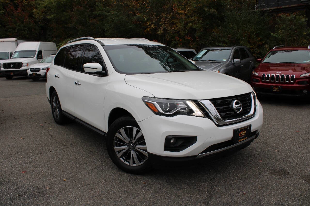 Used 2018 Nissan Pathfinder SV image 4