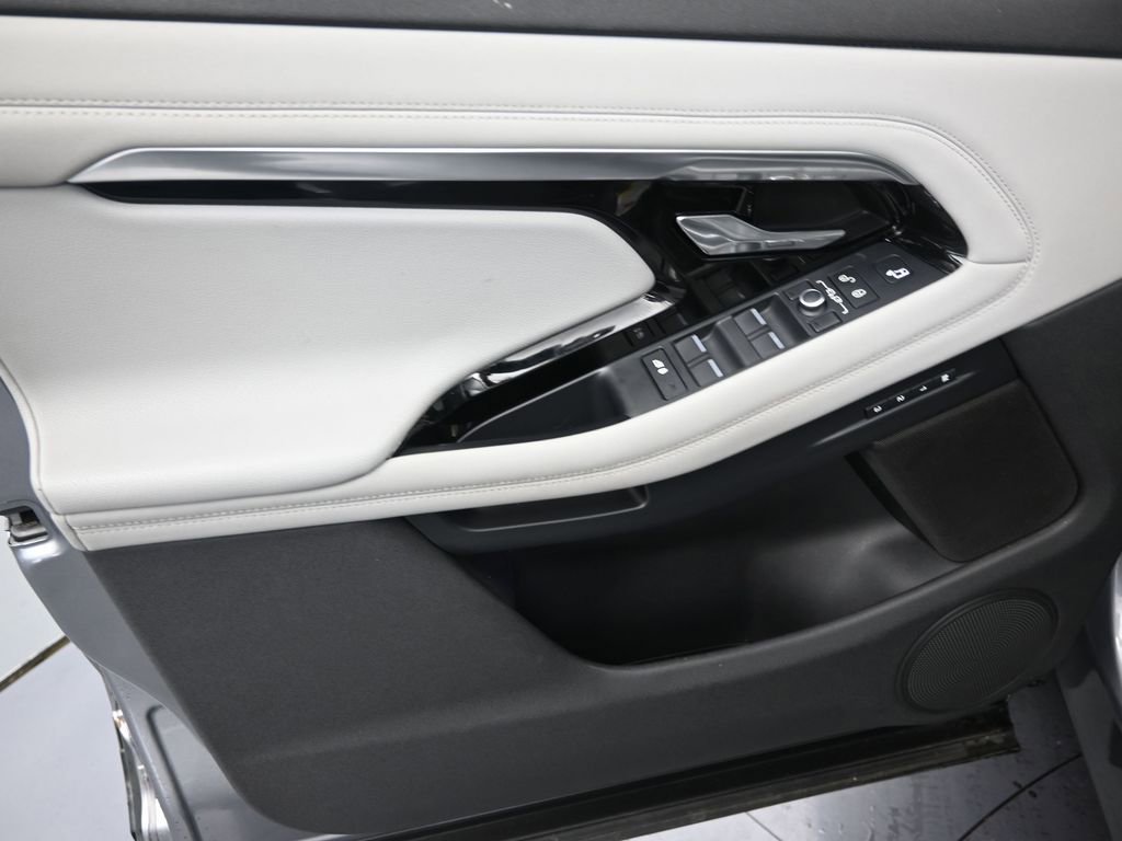 Used 2020 Land Rover Range Rover Evoque R-Dynamic SE image 12