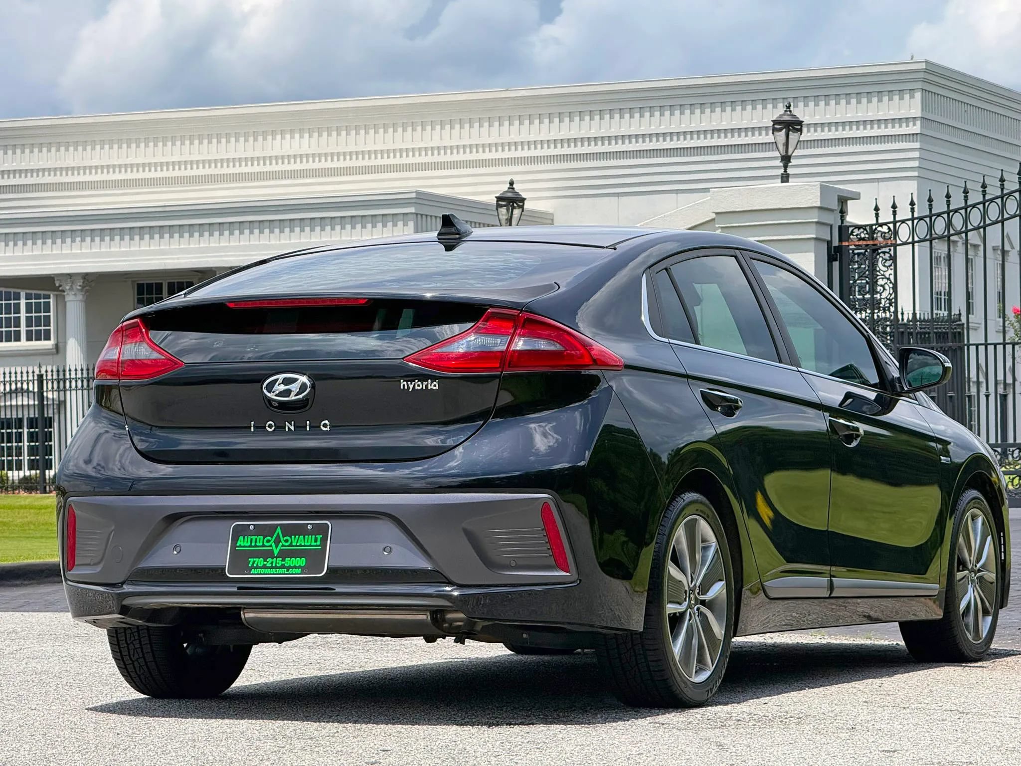 Used 2019 Hyundai Ioniq Limited w/ Ultimate Package 02 FWD image 11