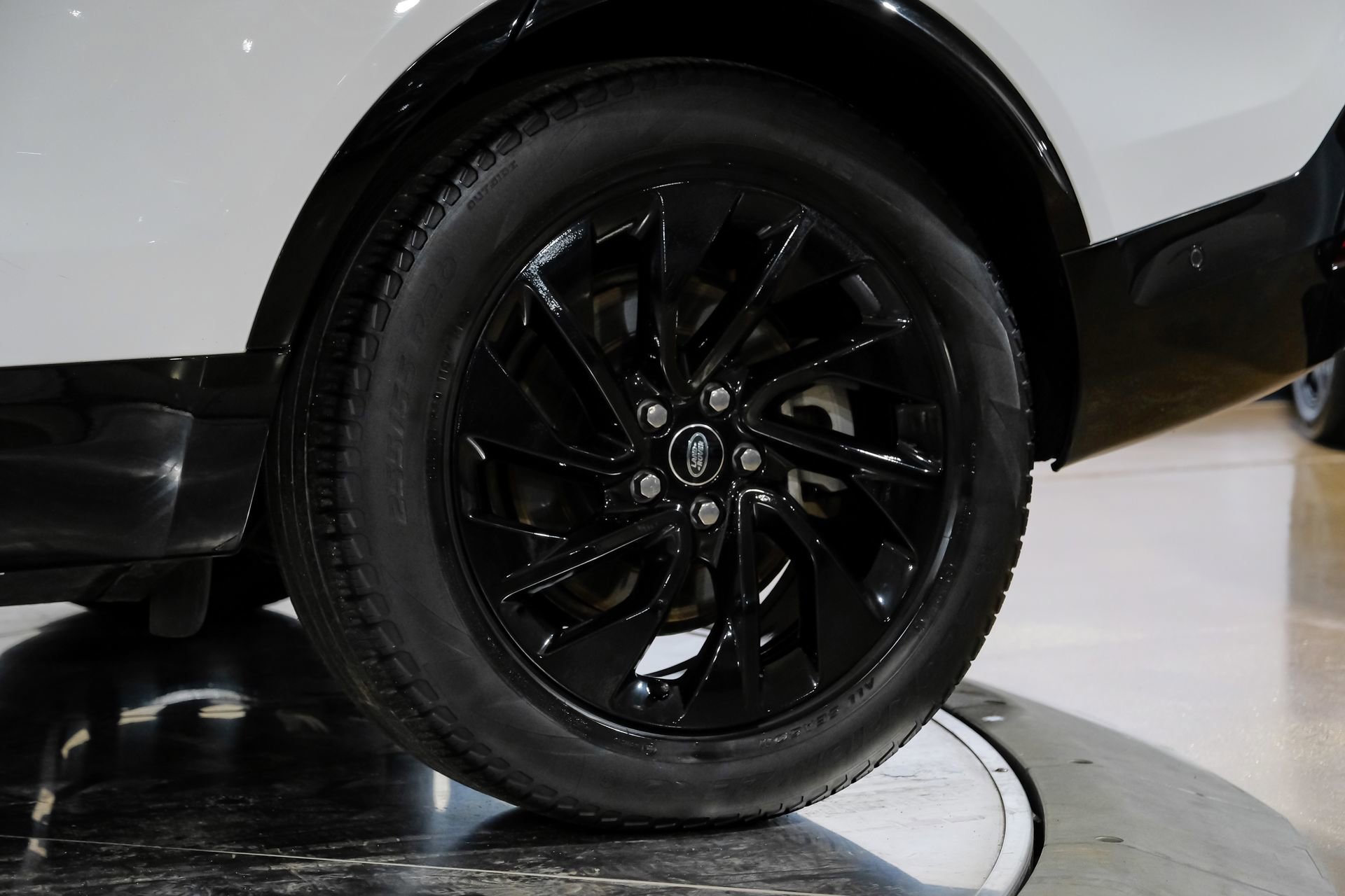 Used 2023 Land Rover Discovery S R-Dynamic image 63