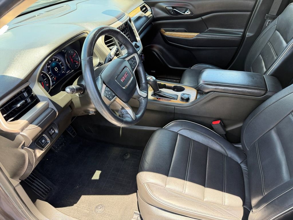 Used 2017 GMC Acadia Denali w/ Technology Package FWD image 10