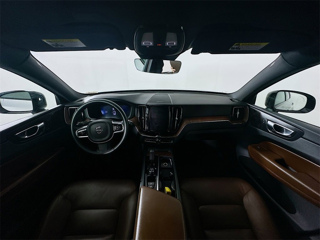 Used 2023 Volvo XC60 B5 Plus image 10