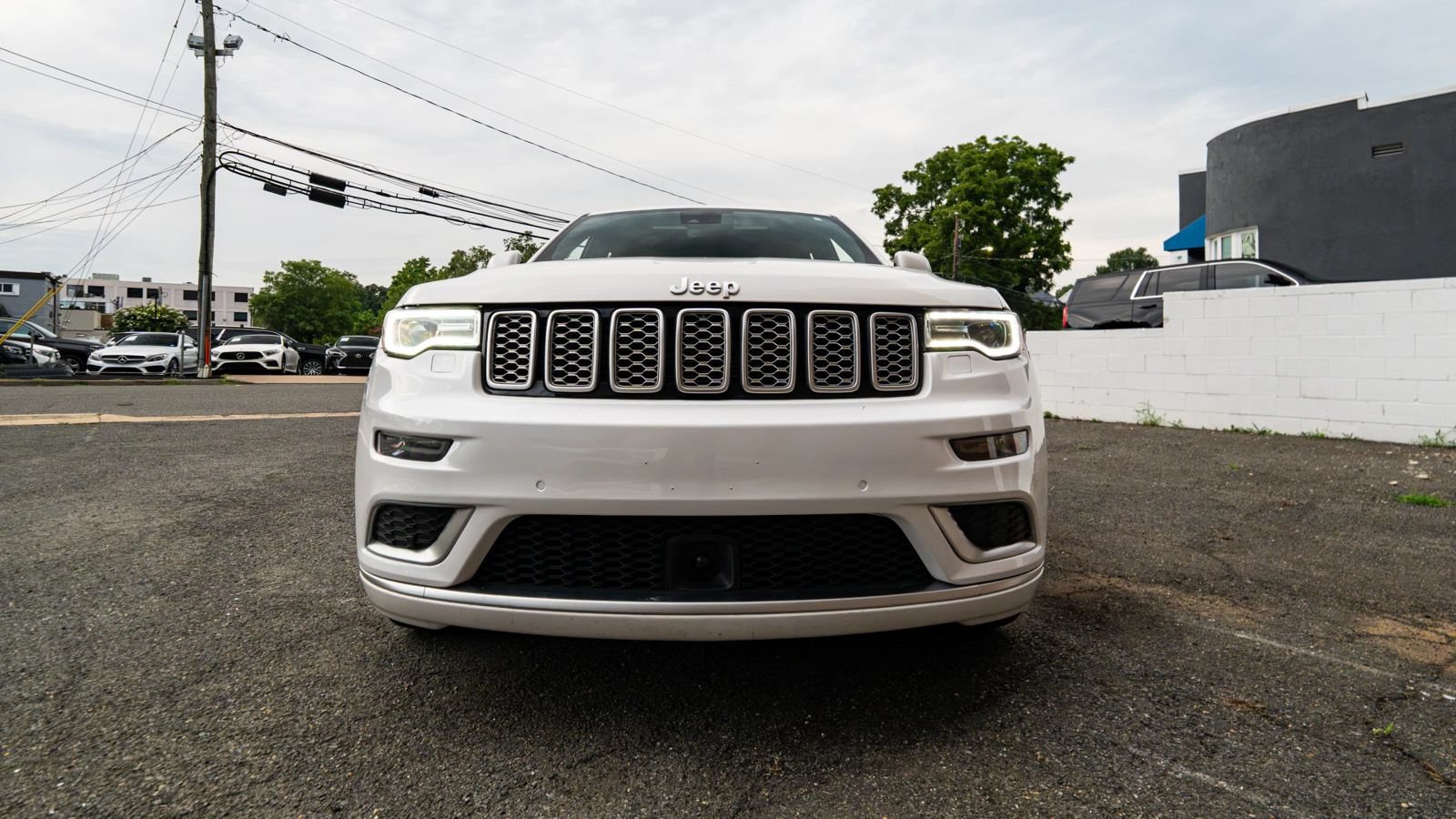 Used 2020 Jeep Grand Cherokee Summit AWD/4WD image 10